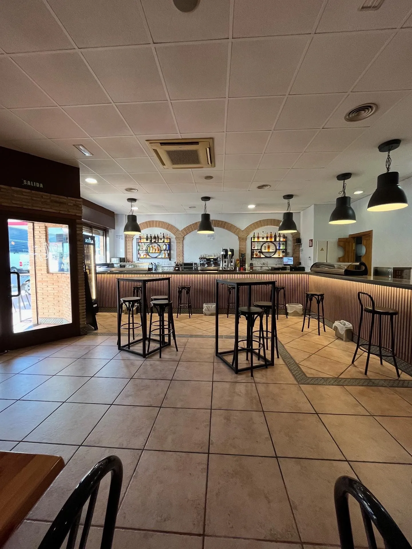 Barra principal del restaurante